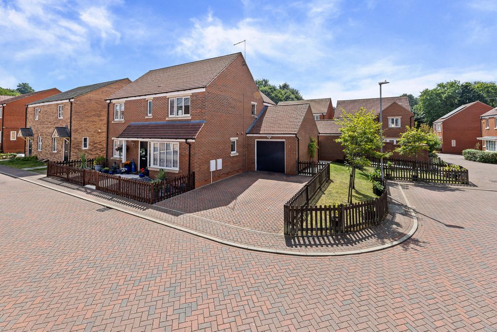 Property photo 2 of 33