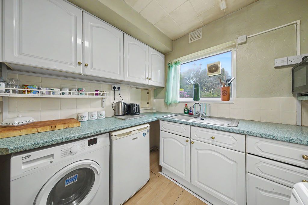 Property photo 3 of 27 Kitchen.