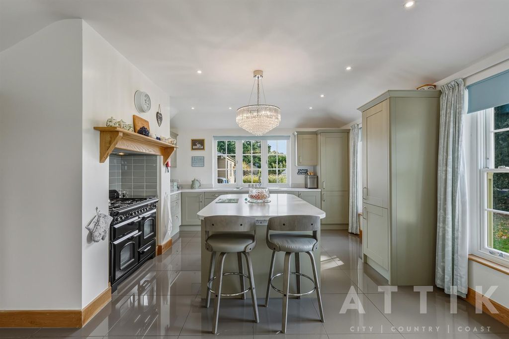 Property photo 3 of 66 02 Kitchen.Jpg