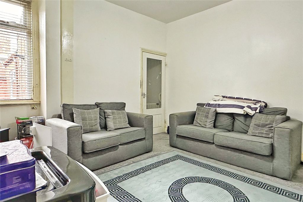 Property photo 3 of 18 Living Room