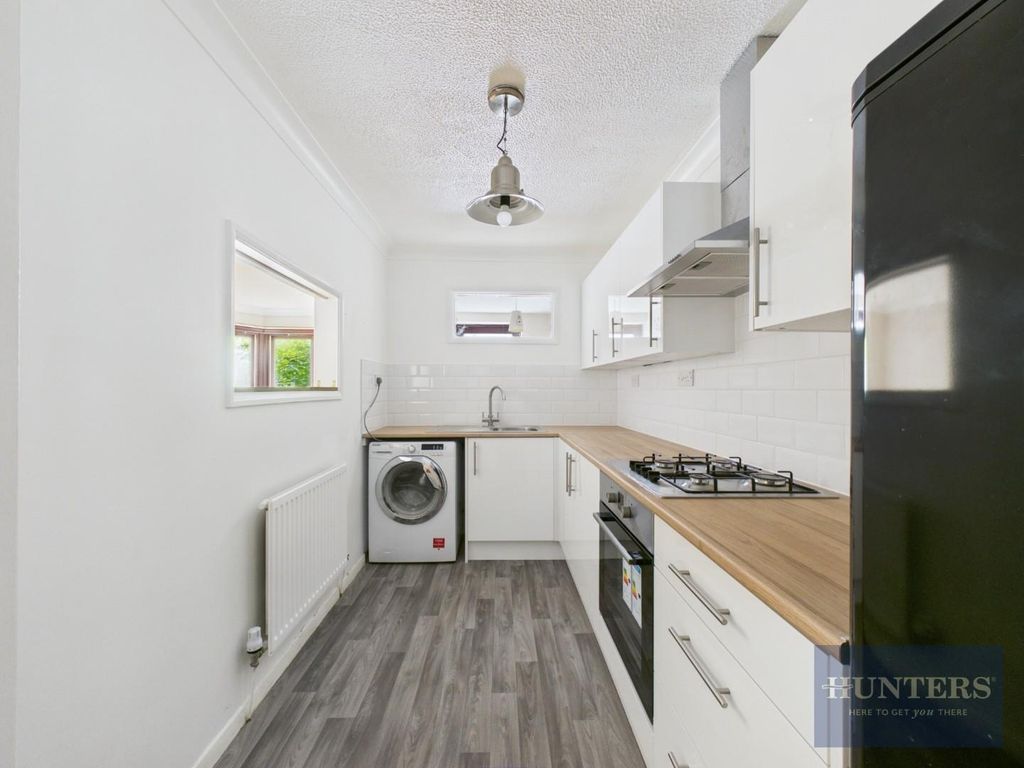 Property photo 3 of 10 Kitchen