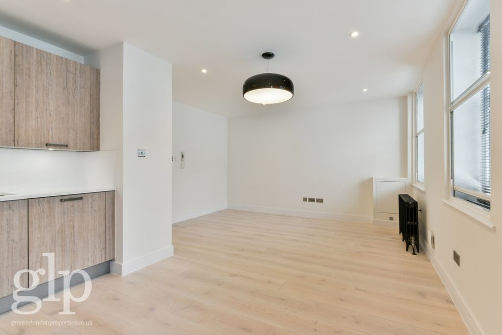 Property photo 3 of 9 959545