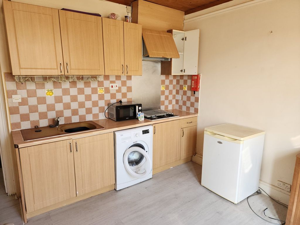 Property photo 2 of 3