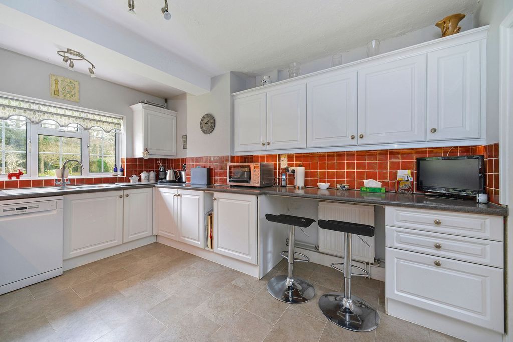 Property photo 3 of 17 Kitchen