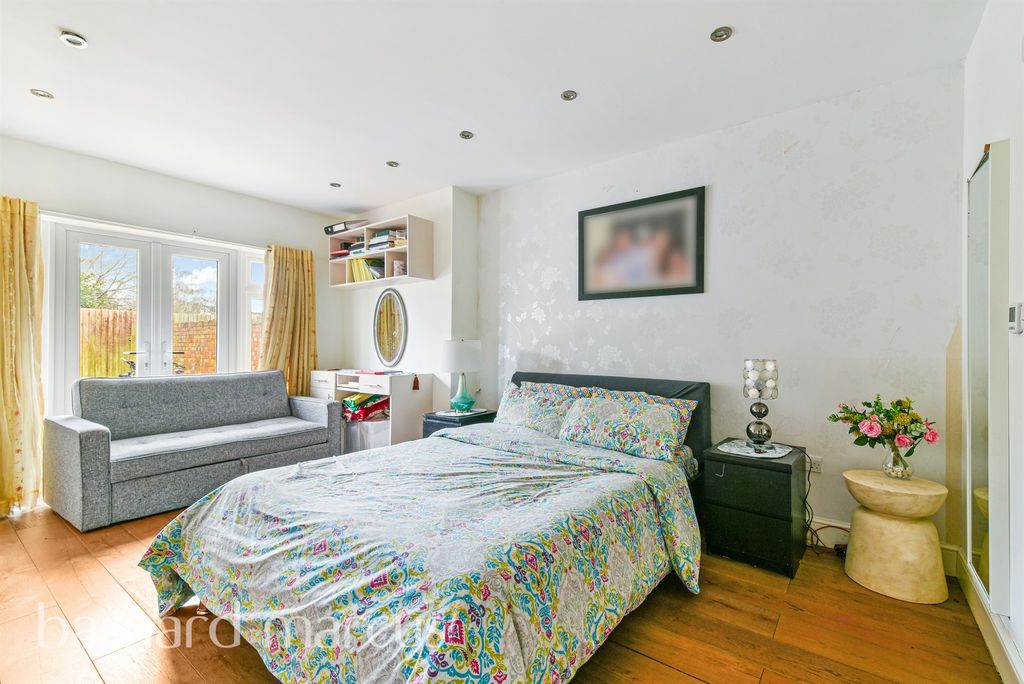 Additional image 7 of 5 bed bungalow for saleDeepdene Avenue, Croydon CR0