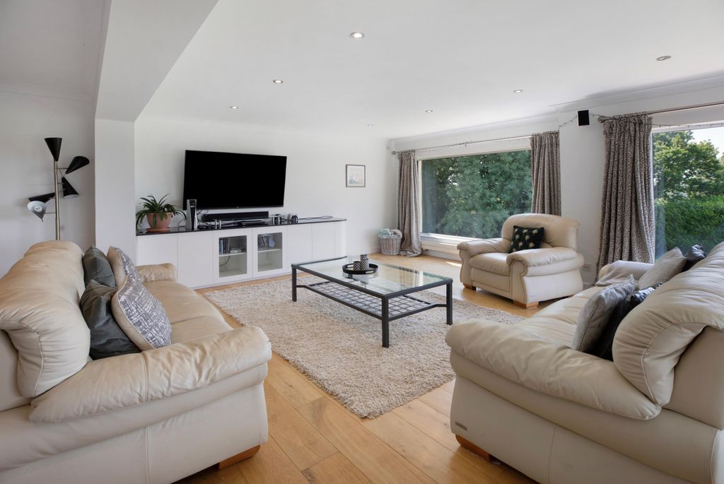 Property photo 2 of 27 Image