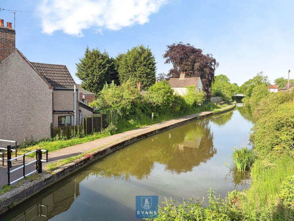 Property photo 2 of 12 Canal