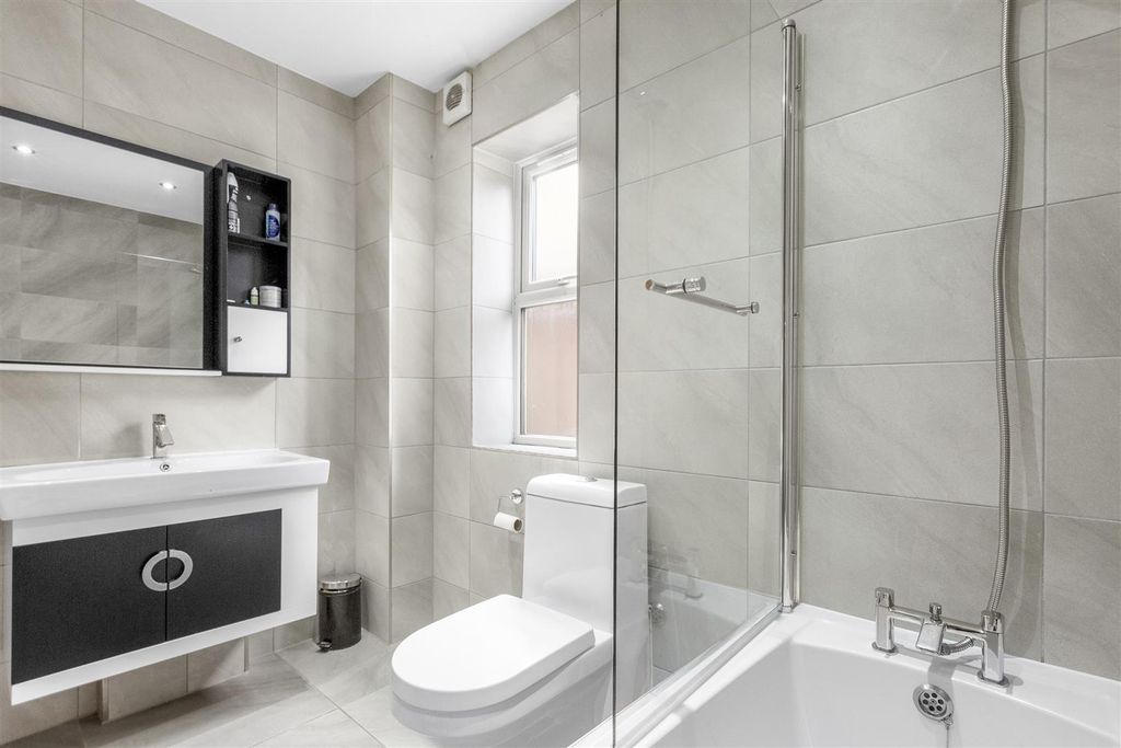 Property photo 3 of 6 Family Bathroom