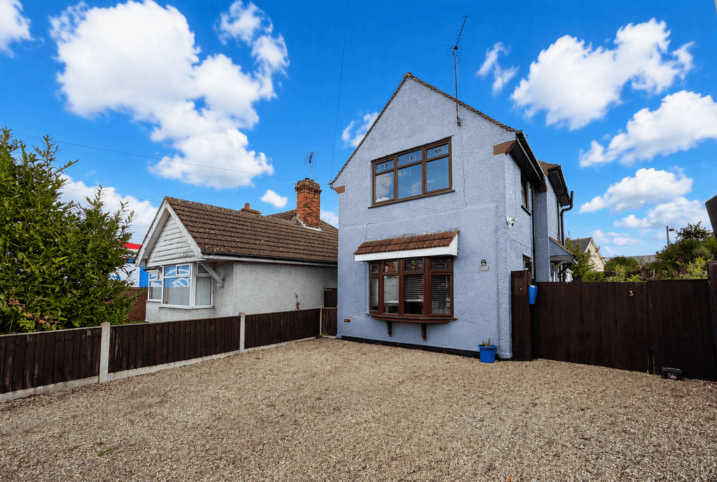 Property photo 1 of 14 Normanston Drive, Oulton Broad, Nr32 2Py