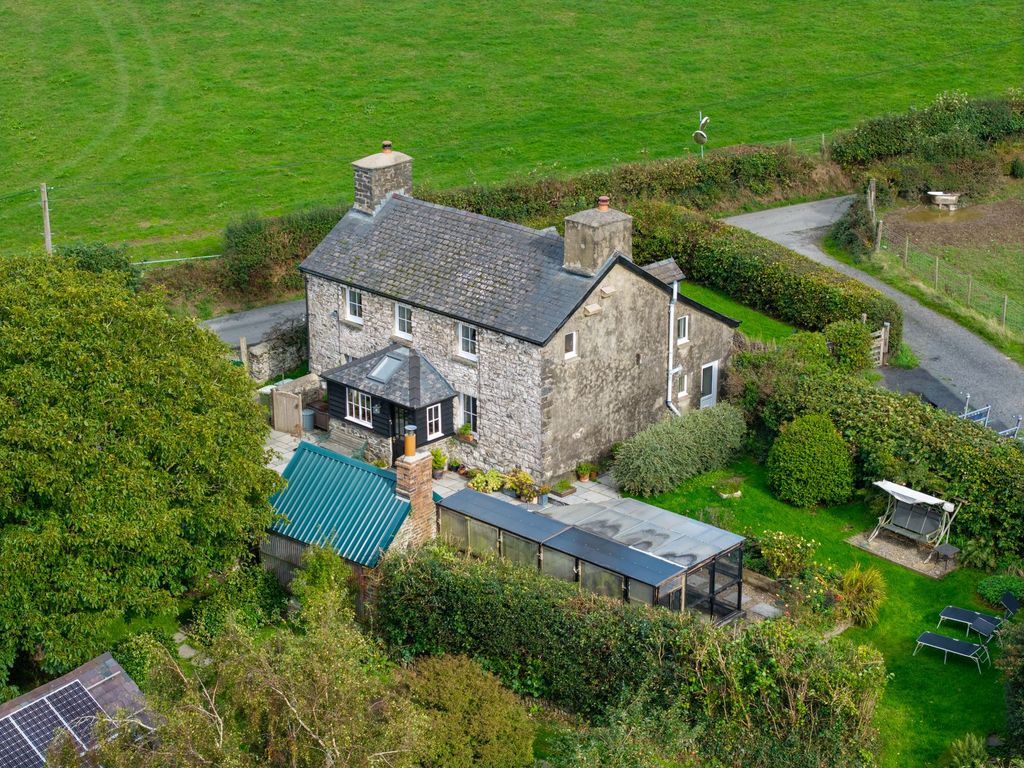 Property photo 1 of 102