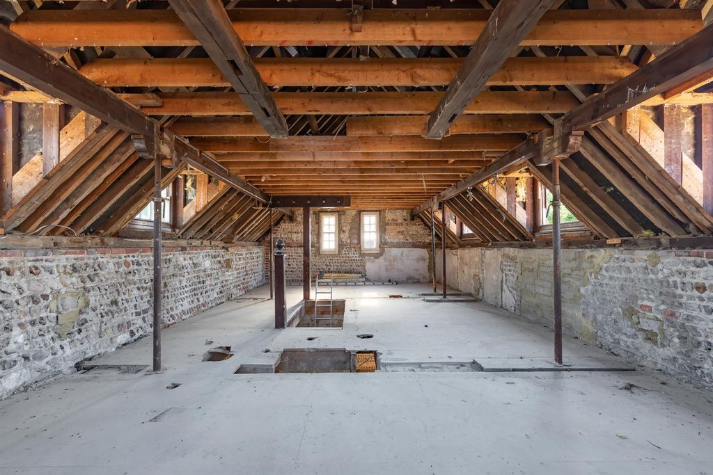 Property photo 3 of 14 Internal