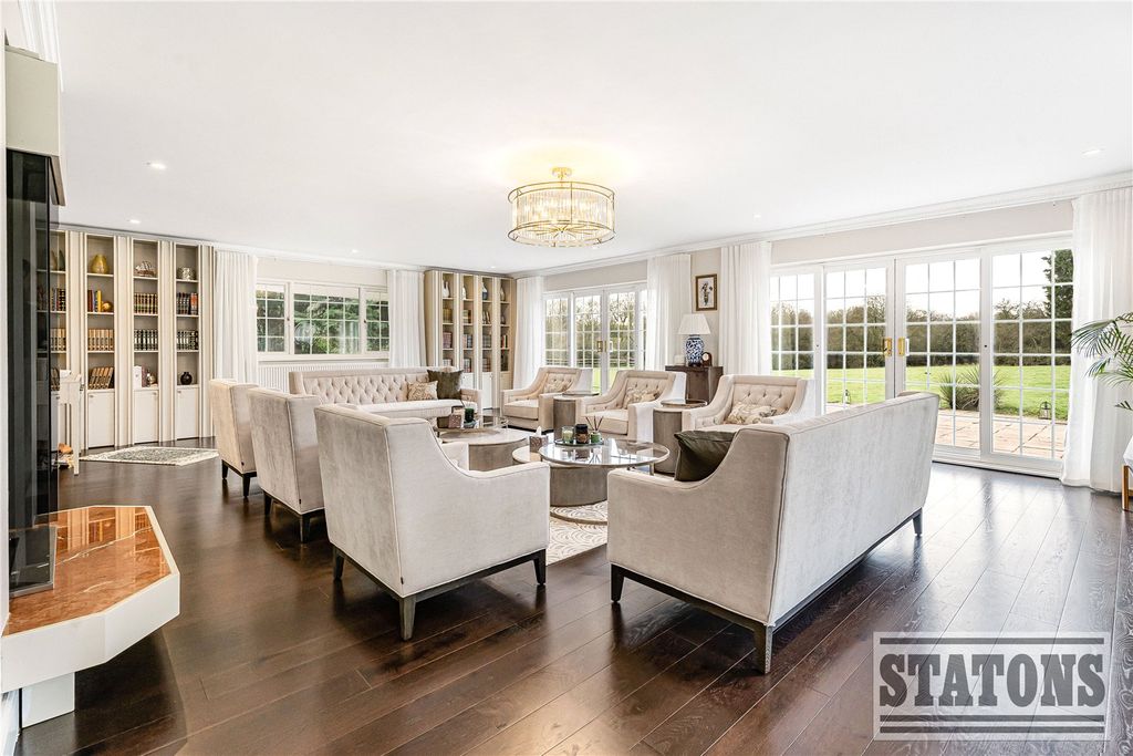 Property photo 2 of 43 Picture No. 12