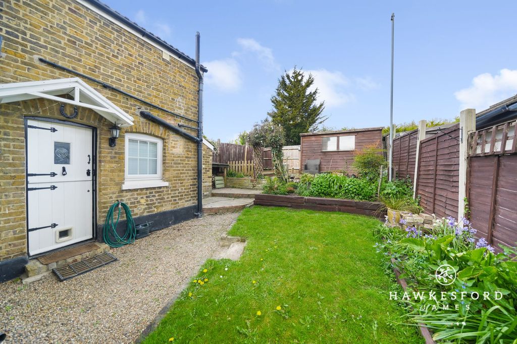 Property photo 2 of 14 Florence Cottages, Sittingbourne - Garden