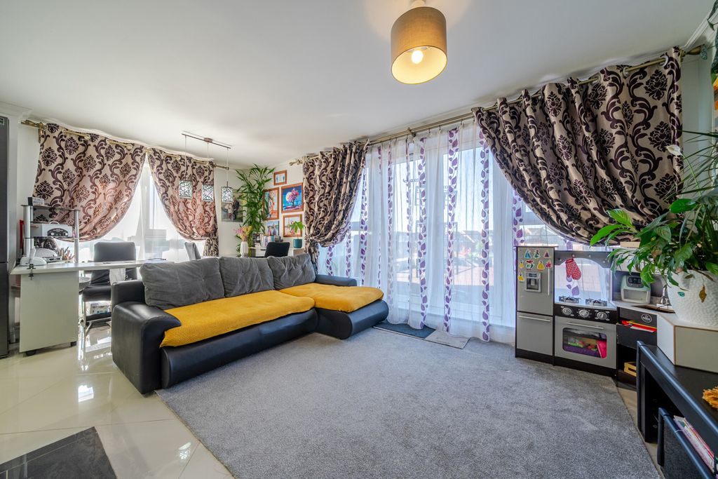 Additional image 16 of 2 bed flat for saleOakes Crescent, Dartford, Kent DA1