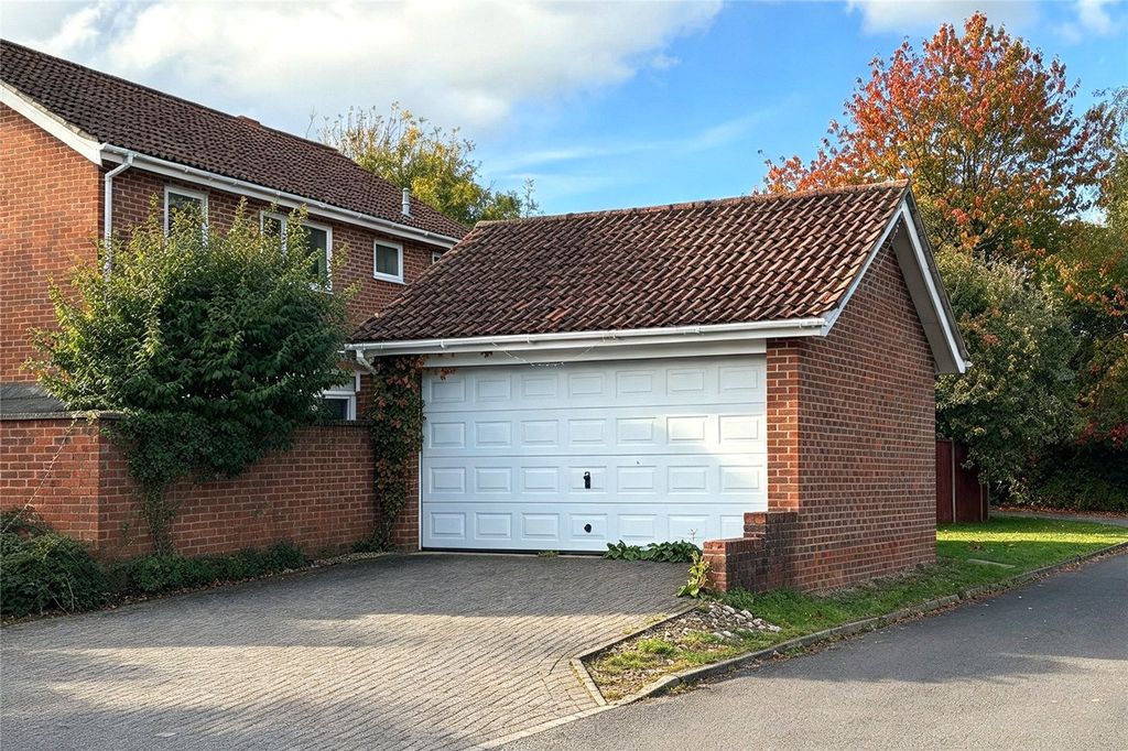 Property photo 3 of 3 Garage