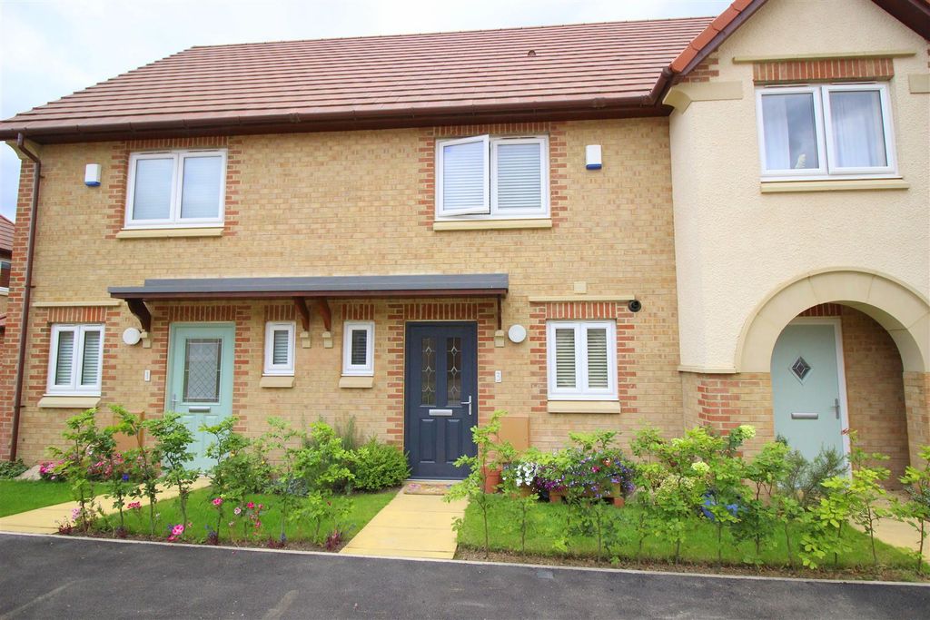 Property photo 1 of 9 Externally