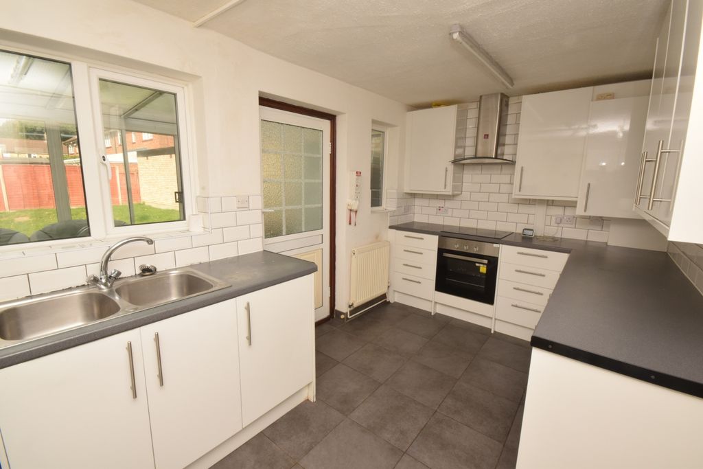 Property photo 2 of 17 Kitchen