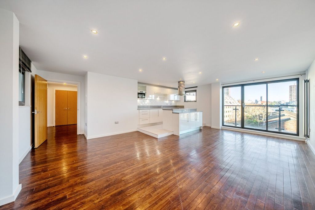 Property photo 1 of 29 1394045-31-694552...