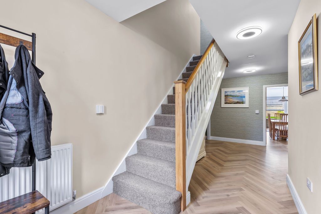 Property photo 2 of 32