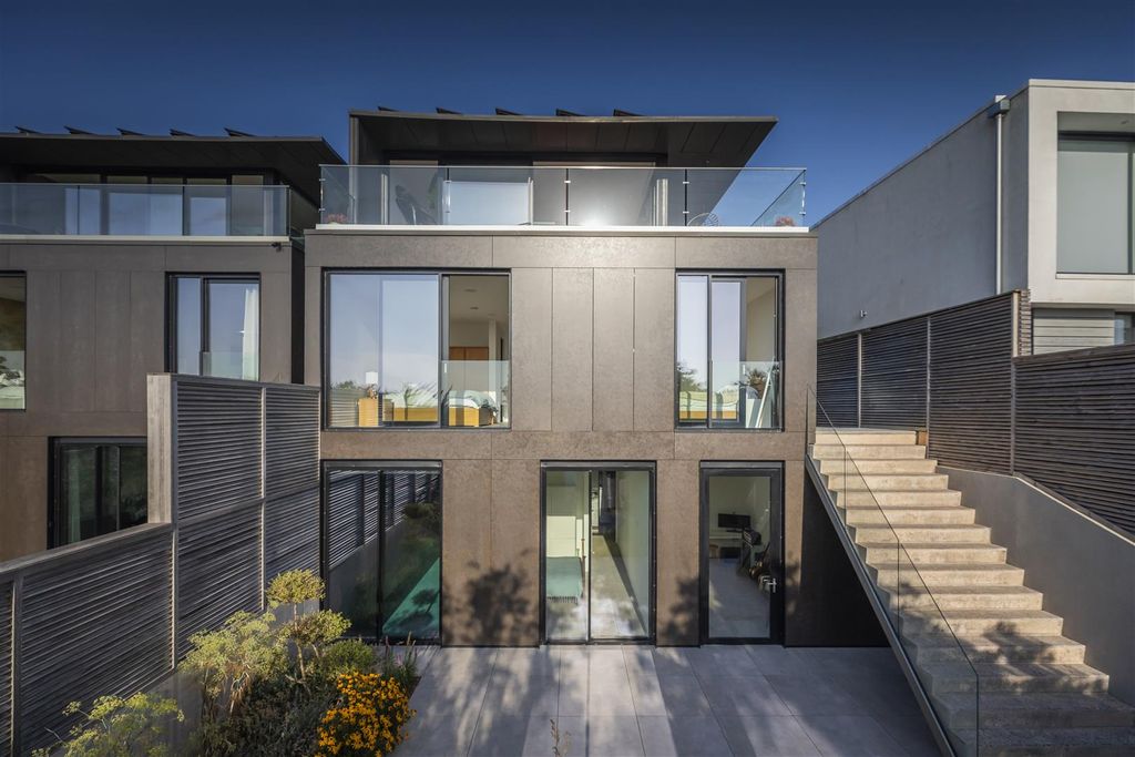 Property photo 1 of 25 Back Of House Partridge Walk.Jpg