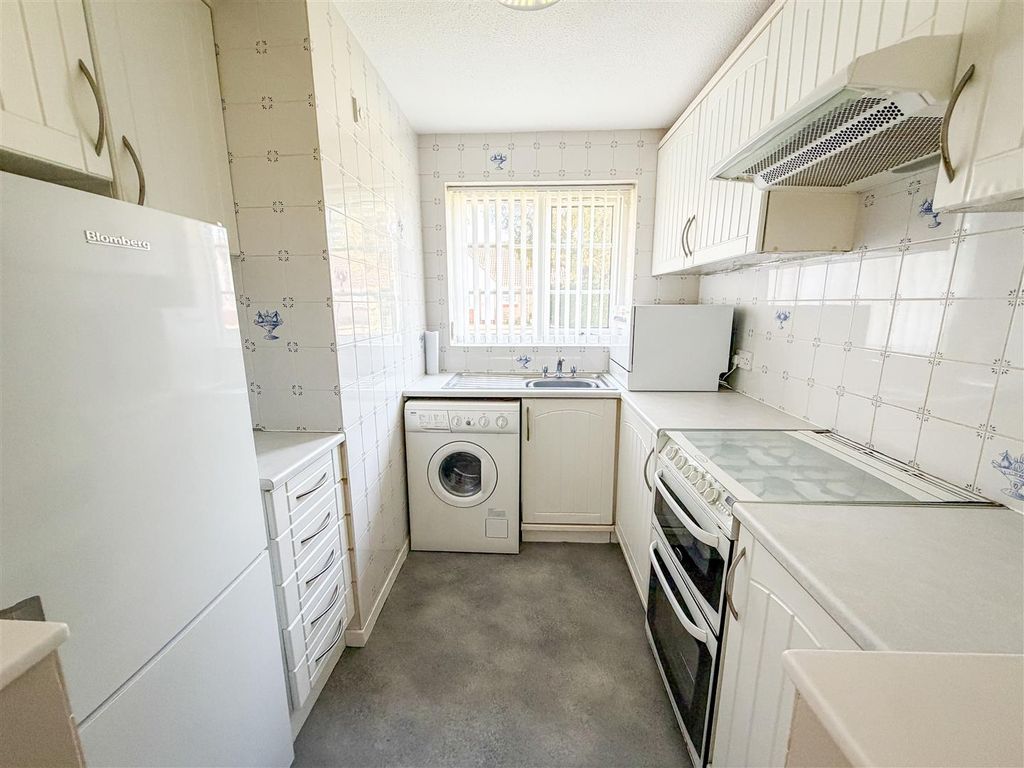 Property photo 3 of 13 Ktichen