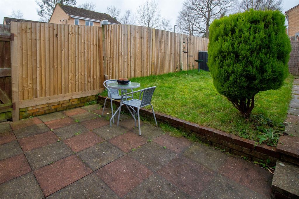 Property photo 3 of 11 31 Cedar Way - Garden.Jpg