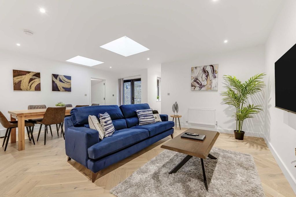 Property photo 2 of 7