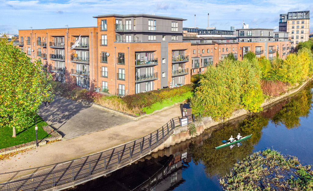 Property photo 1 of 20 Front4