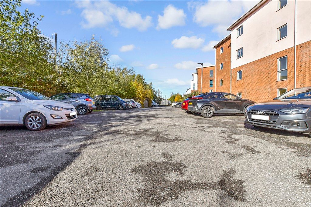 Property photo 3 of 14 Driveway/Parking