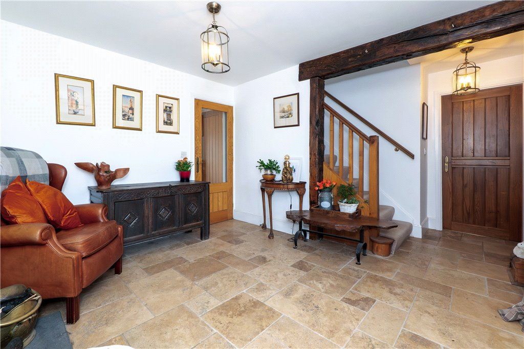 Property photo 3 of 25 Entrance Hall