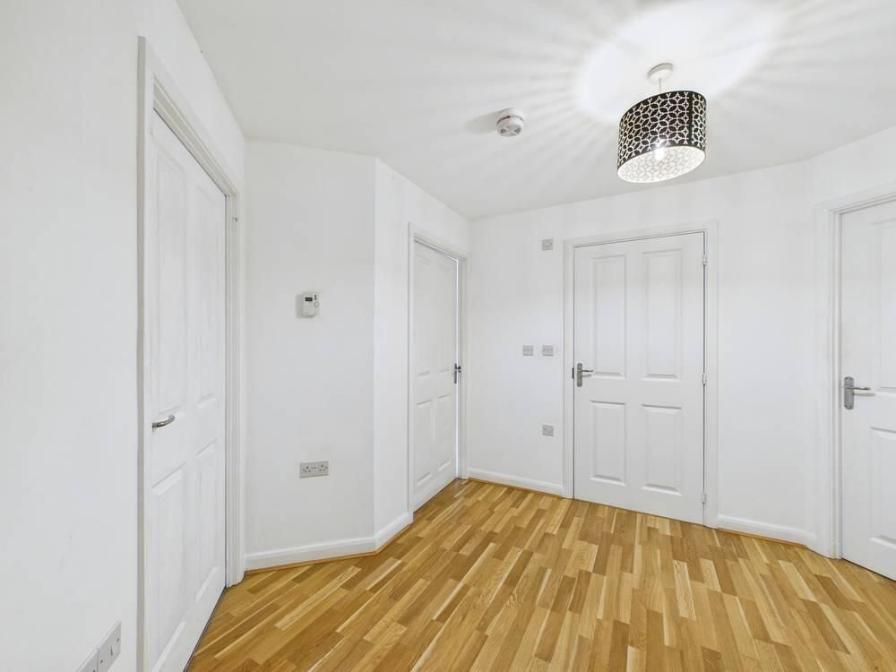 Property photo 2 of 10 Hallway