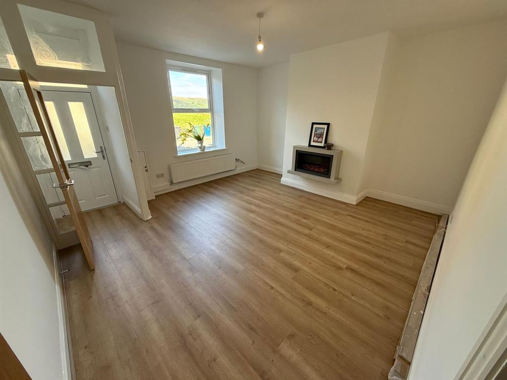 Property photo 3 of 33