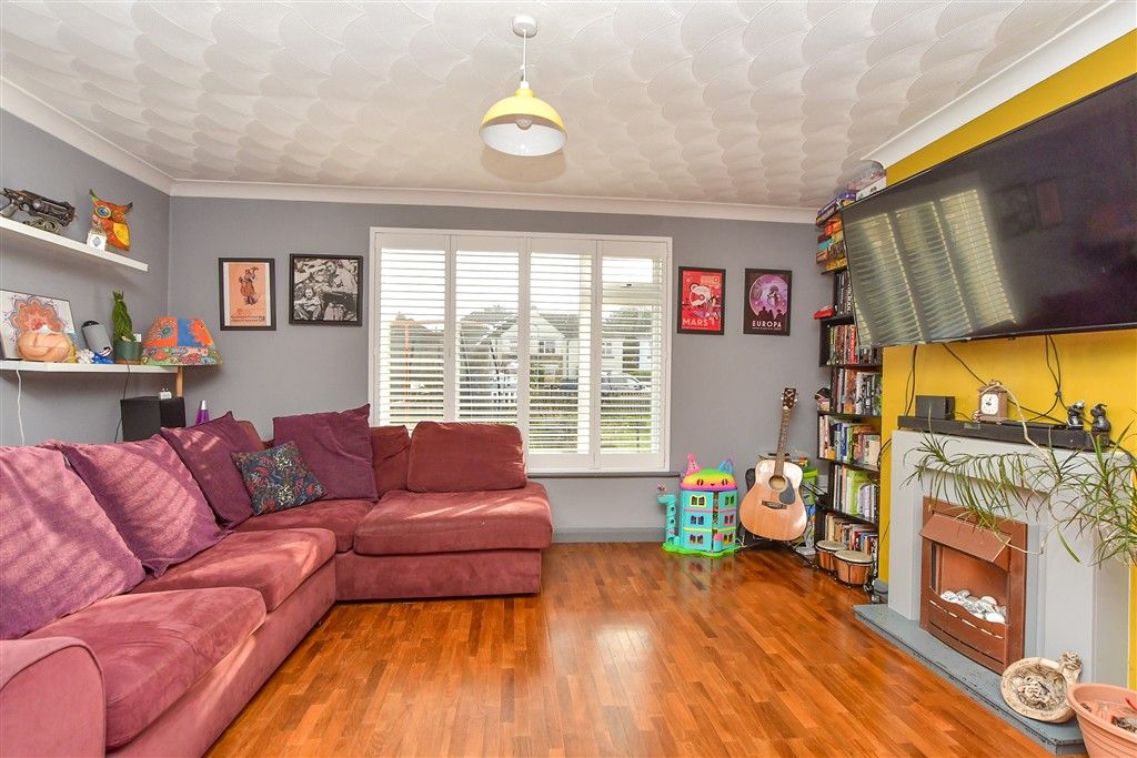 Property photo 2 of 10 Lounge