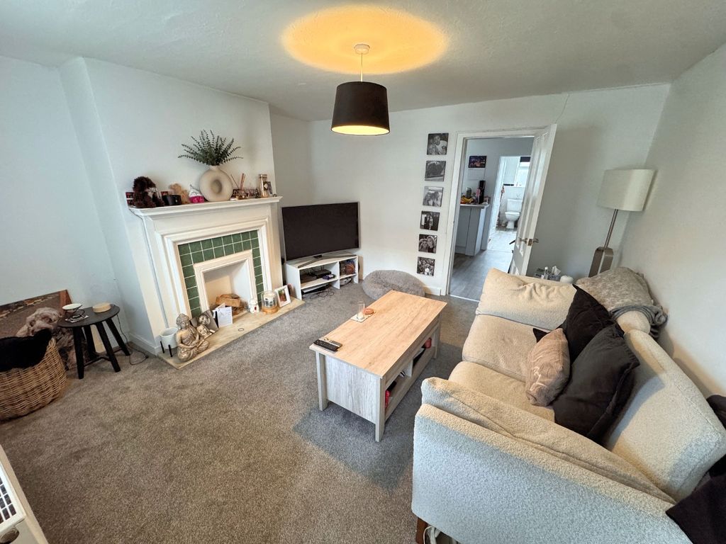 Property photo 2 of 7 4621183