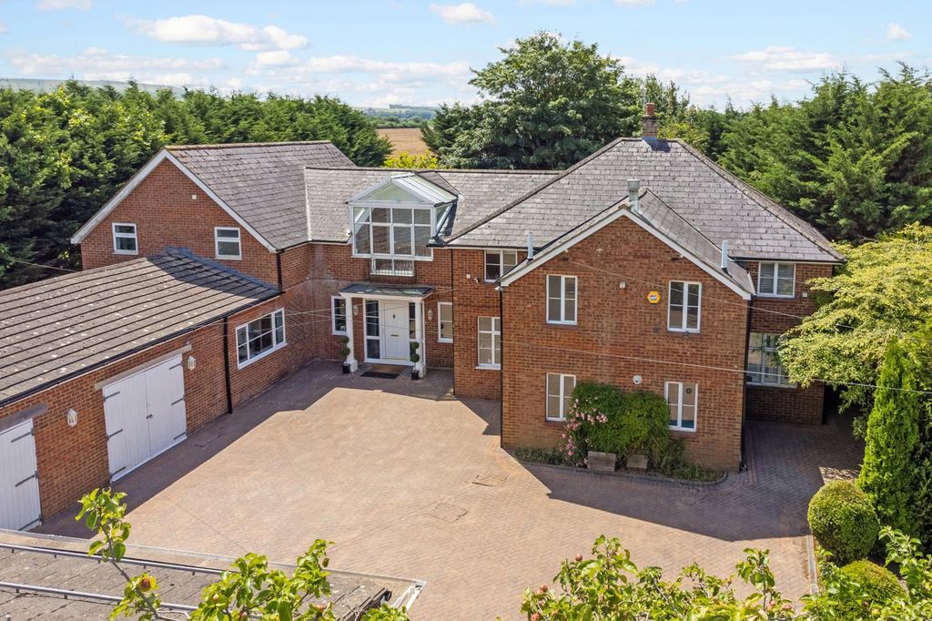 Property photo 1 of 10 Front