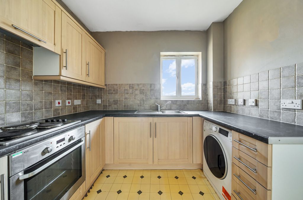 Property photo 3 of 14 1335664-14-68927A...