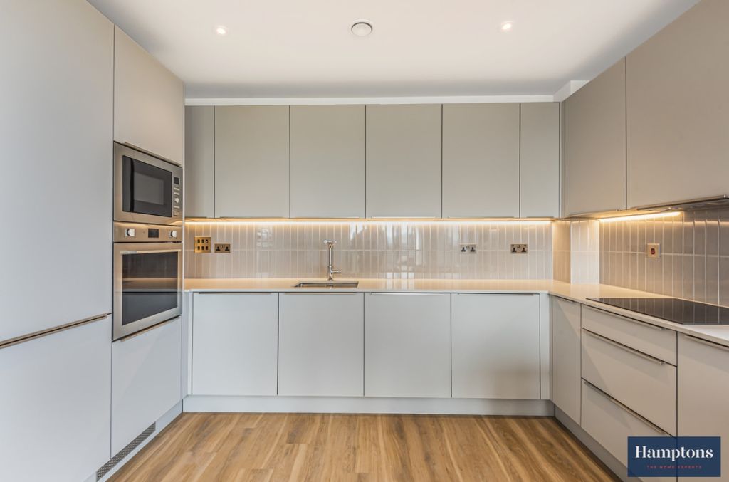 Property photo 3 of 16 1004A (5)