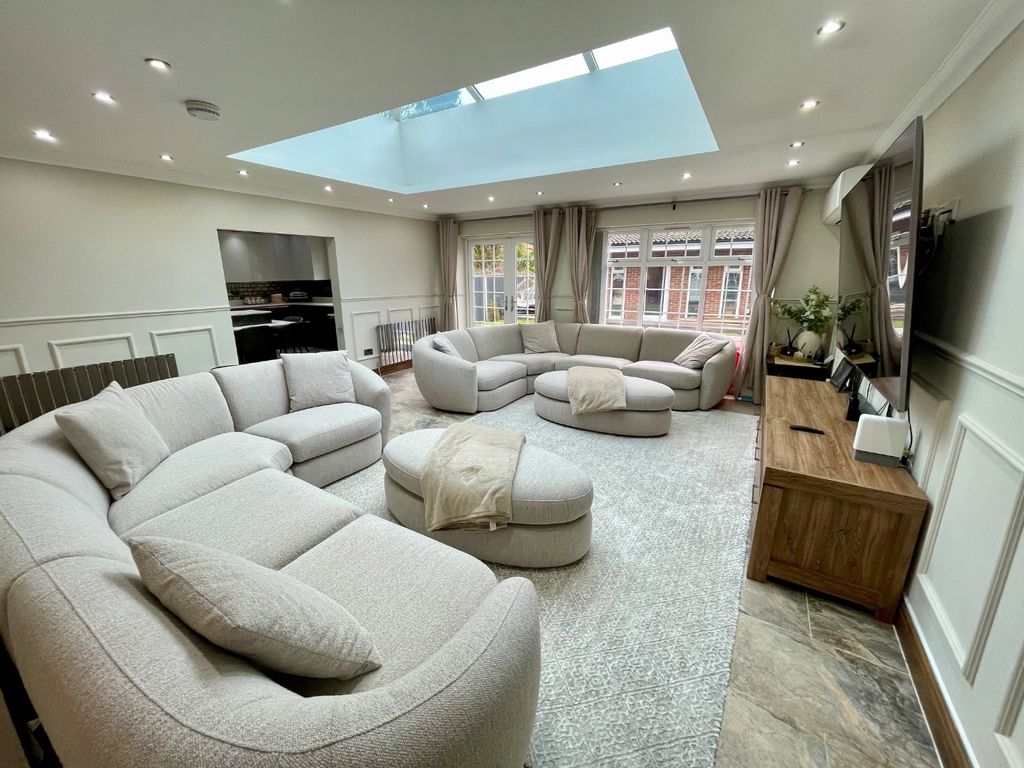 Property photo 2 of 23 4722612