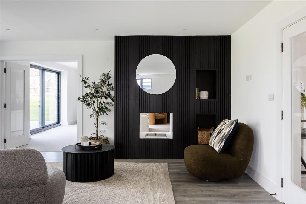 Property photo 2 of 23