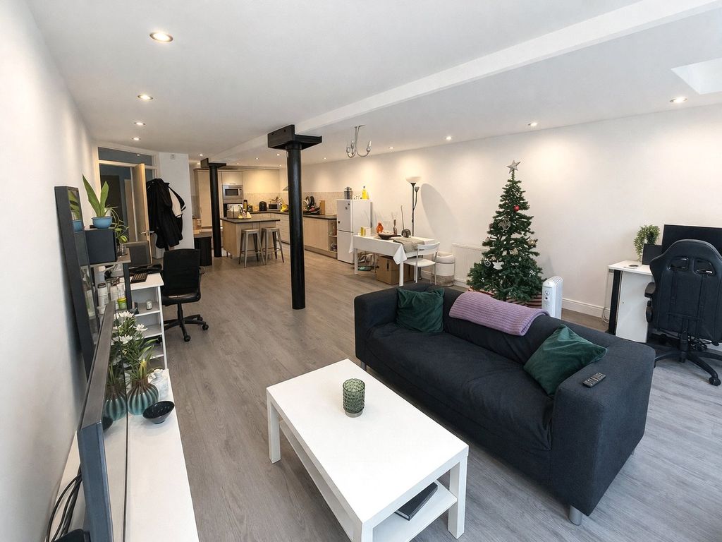 Property photo 1 of 6 Picture No. 14