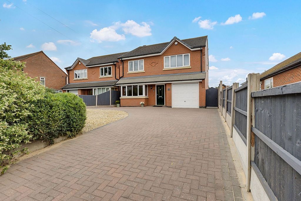 Property photo 1 of 27