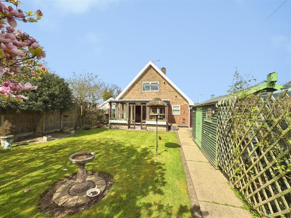 Property photo 2 of 18 Meadow Road  (16).Jpg