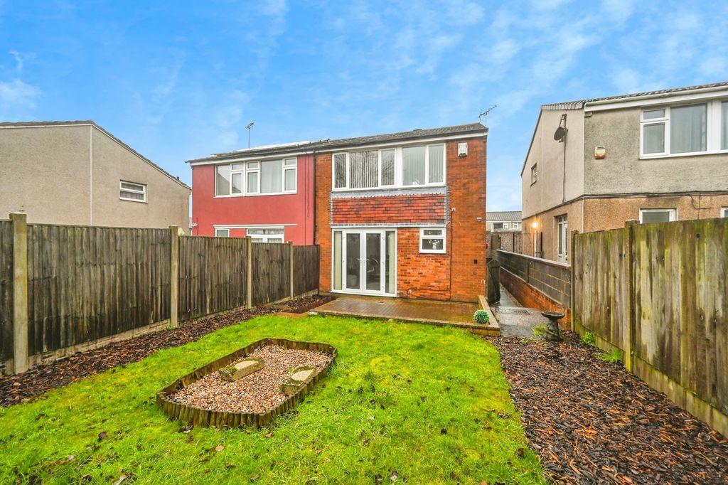 Property photo 3 of 16 Garden