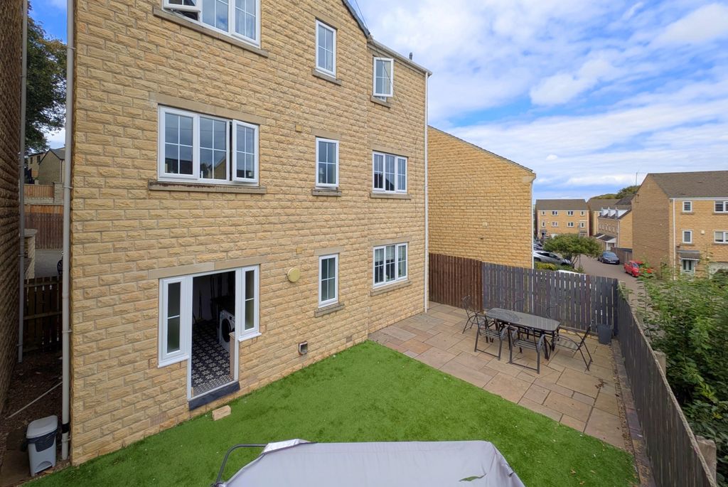 Property photo 2 of 21 Croft View Ewemove Brighouse (20)