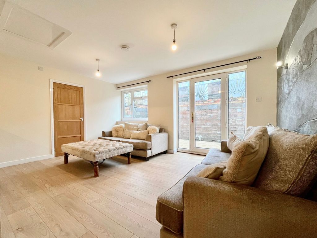 Property photo 2 of 23