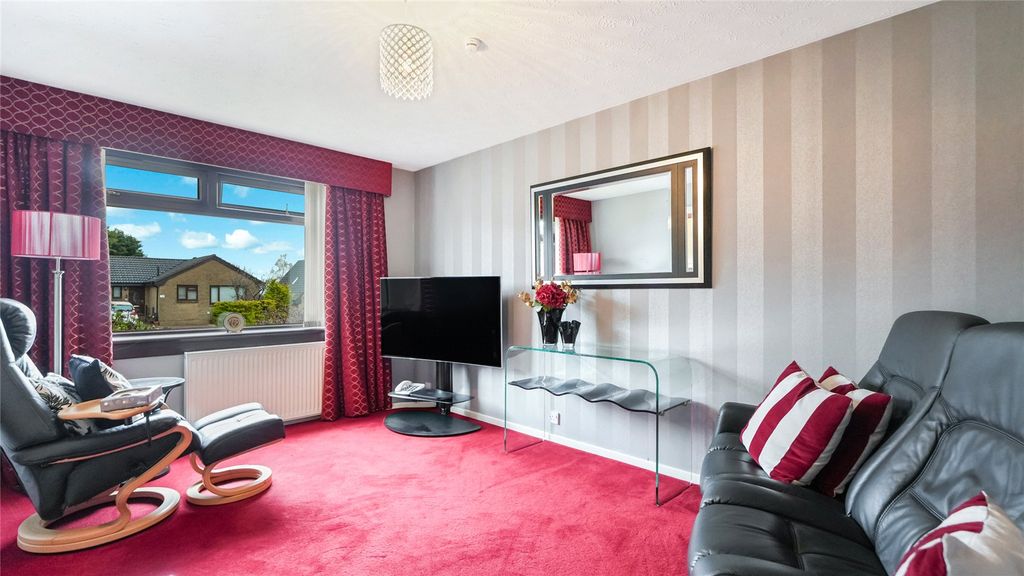 Property photo 3 of 21 Picture No. 02