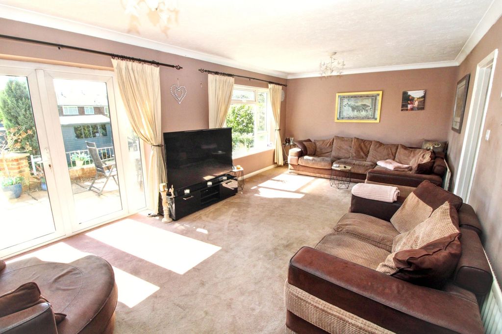 Property photo 2 of 19