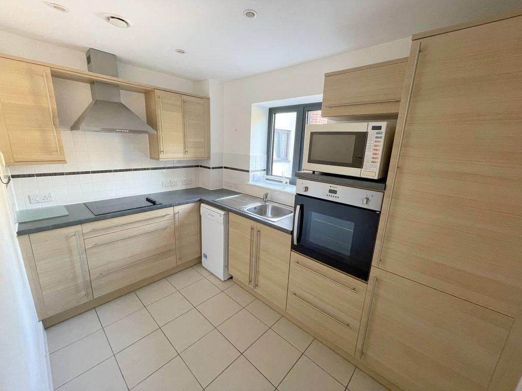 Property photo 2 of 19 Kitchen