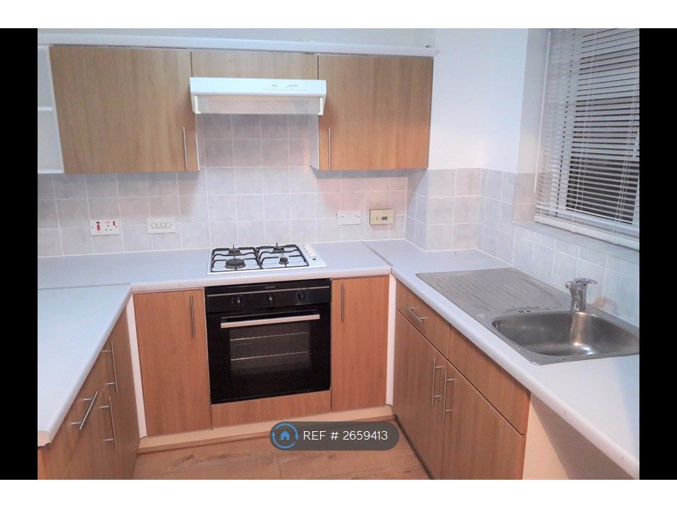 Property photo 3 of 8 Kitchen