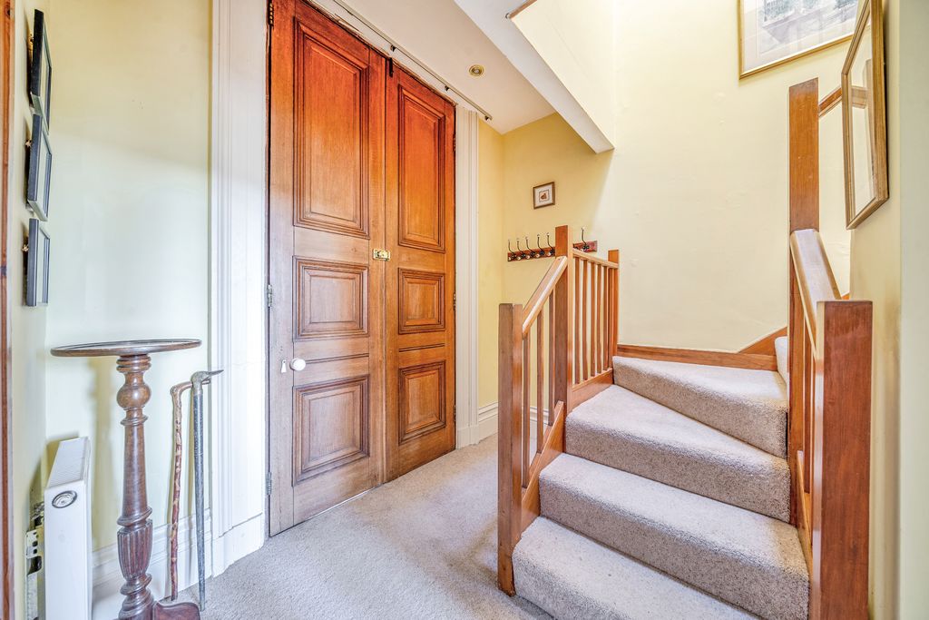 Property photo 2 of 27